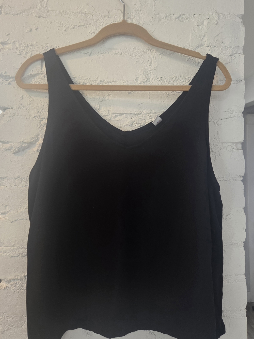 Old Navy Black Sleeveless V-Neck Tank